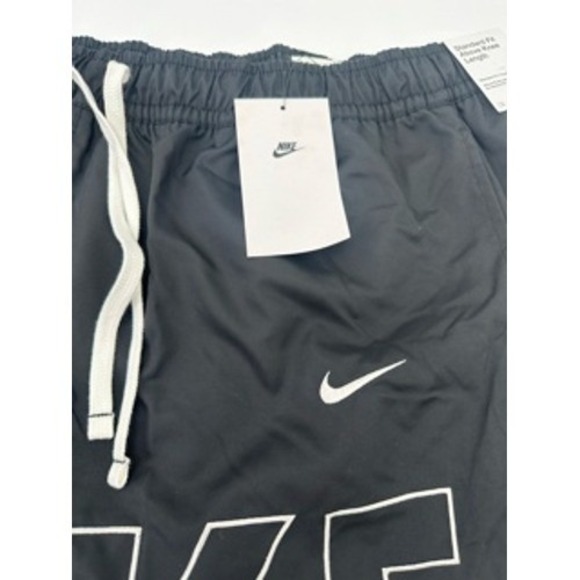 NWT‎ Nike Sportswear Men's Woven Flow Shorts FJ1653-010 Black Size L - Picture 2 of 13